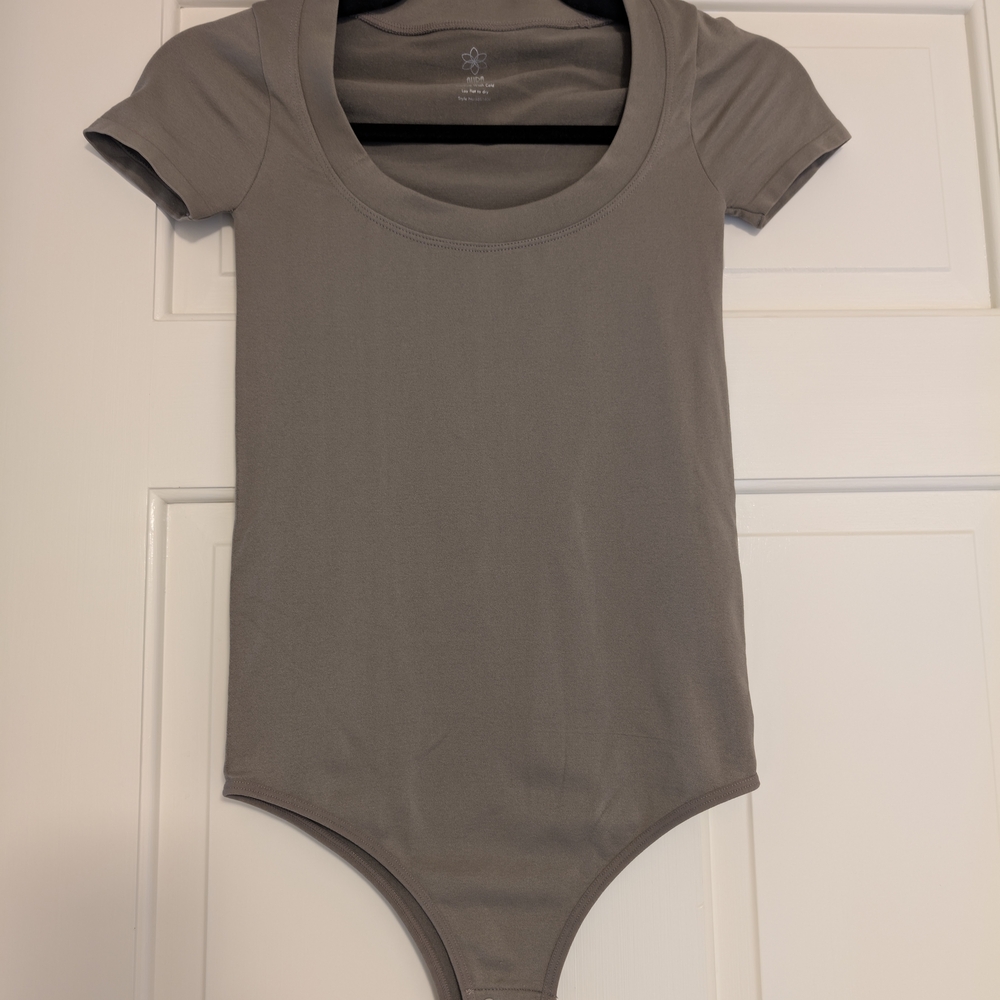 NWOT Aura Taupe Bodysuit Top